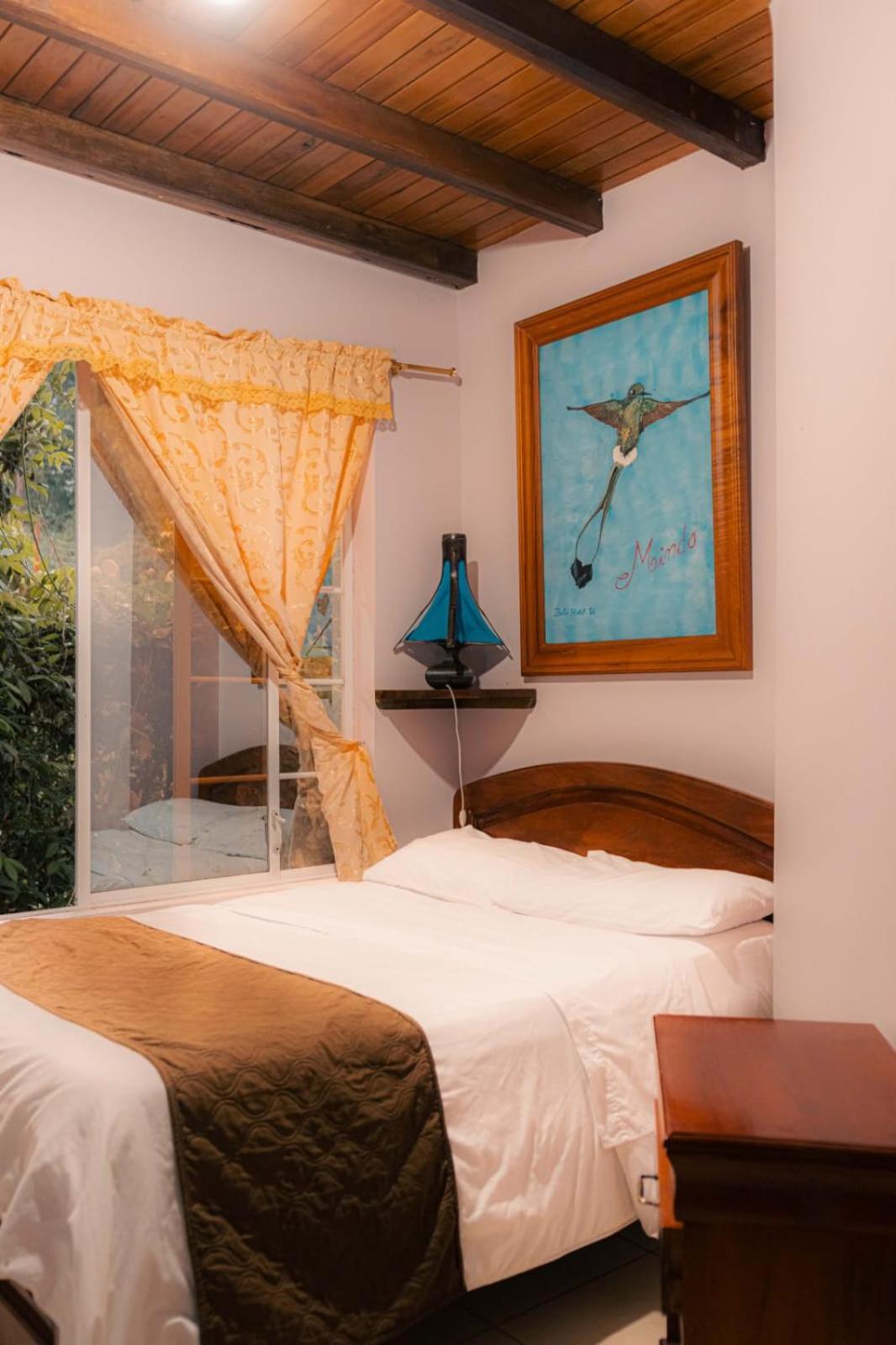 Casa Cultural Mindo Hotel Bagian luar foto